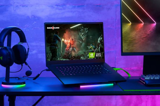 Razer تخصيص النصل الخاص بك 15 2PZV10 حاسوب محمول لون واحد