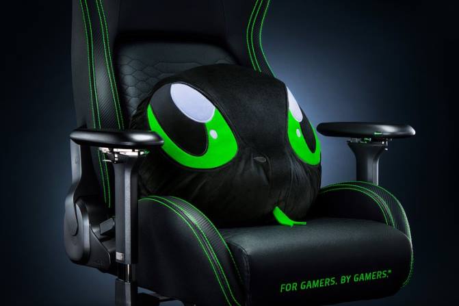 Razer وسادة سنيكي سنيك العملاقة 2PZV204 هيأ لون واحد