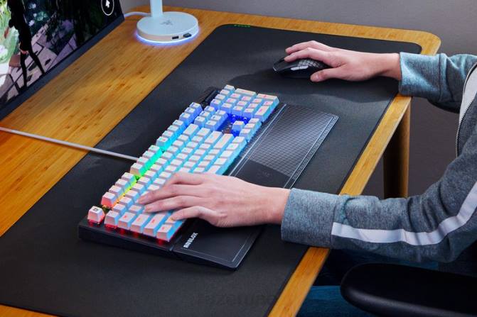 Razer Blackwidow v3 - المفتاح الأخضر - الولايات المتحدة - إصدار roblox 2PZV59 لوحة المفاتيح أبيض