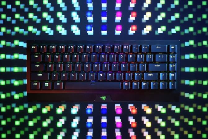 Razer بلاك ويدو v3 ميني هايبر سبيد - مفتاح أصفر - الولايات المتحدة 2PZV63 لوحة المفاتيح أسود